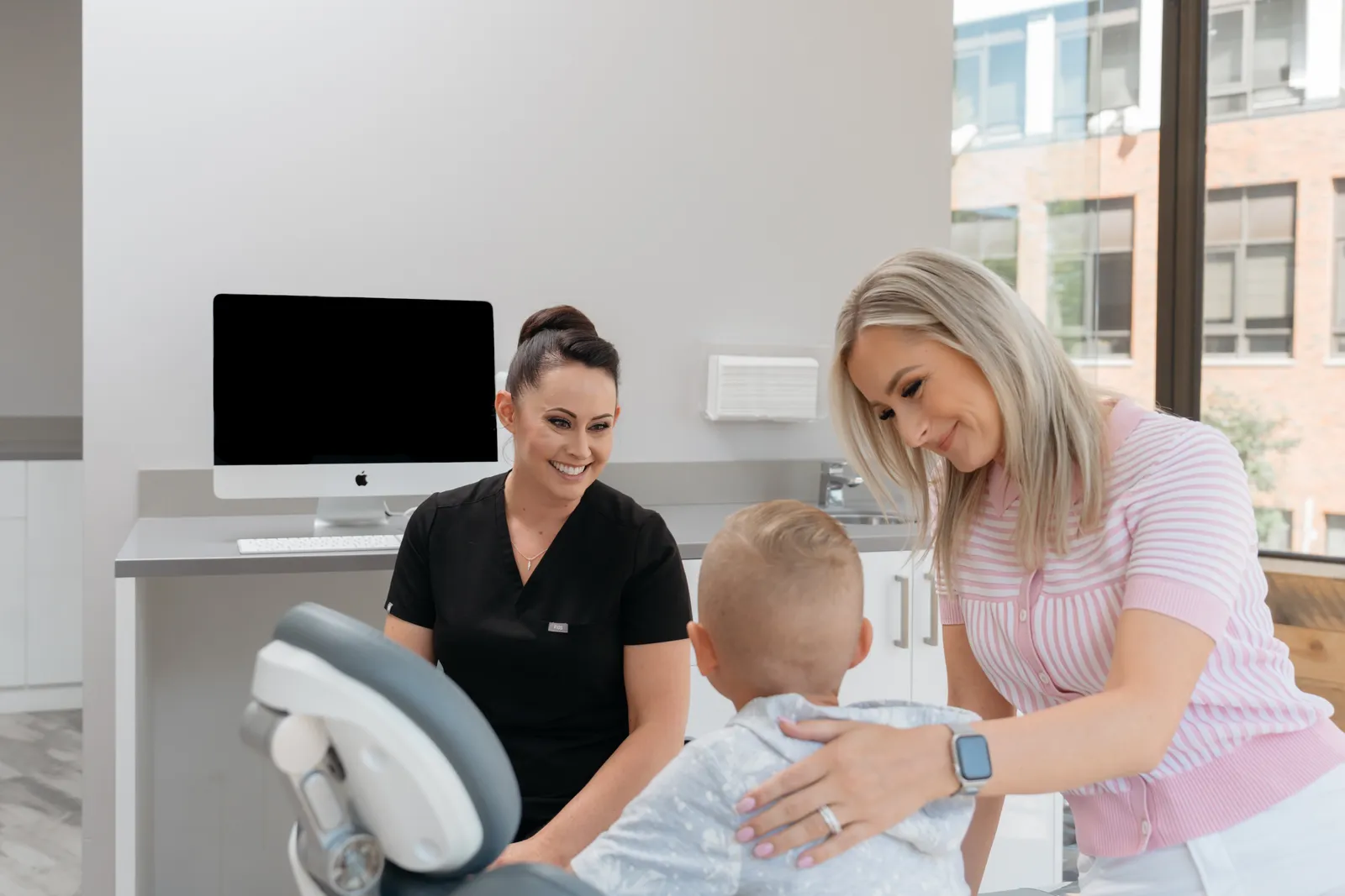 A welcoming conversation in the dental office